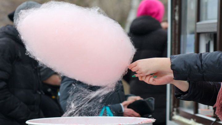 Gustosa nuvola di zucchero filato rosa