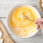 miscelare-uova-e-ricotta