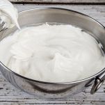 mousse-ricotta-e-pere-montare-panna