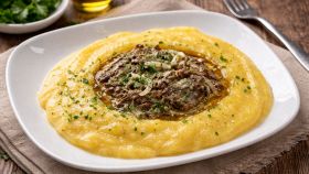 Una cremosità densa e piena, avvolta dal gusto delle aringhe