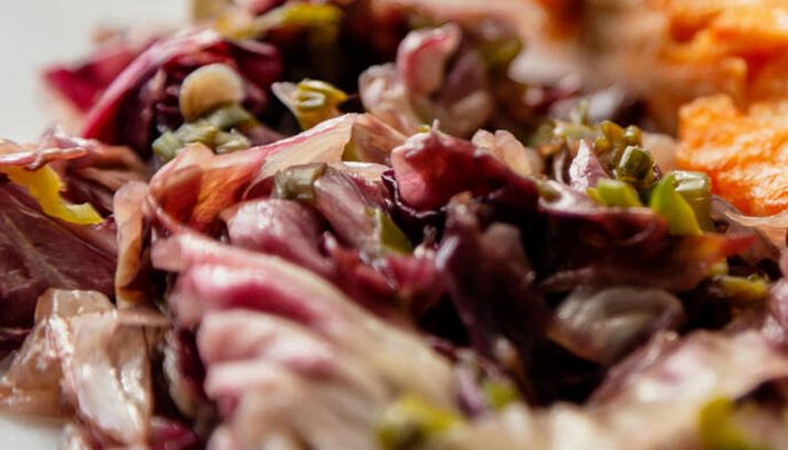 Radicchio saltato con noci e pere