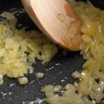 soffriggere-la-cipolla