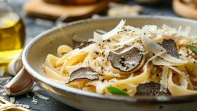 Un piatto di tajarin al tartufo