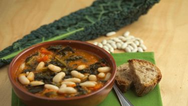 Zuppa di cavolo nero e cannellini