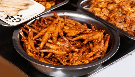 Croccanti zampe di gallina fritte