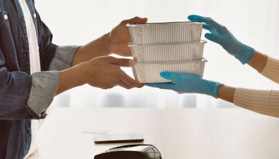 Doggy bag in consegna al ristorante