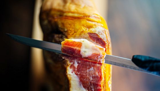 Gustoso prosciutto iberico tagliato a mano