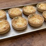 mini-quiche-con-cuore-fondente-presentazione