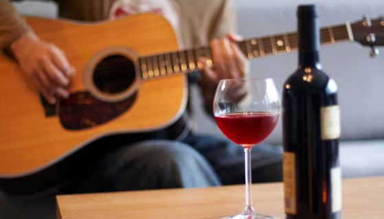 musica cambia percezione cibo come lo fa