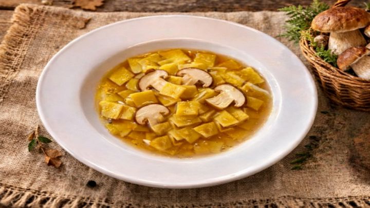 Quadrucci in brodo con porcini