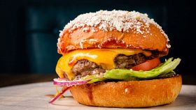 Il miglior burger d’Italia 2026 è il Bad Bacon Jam: com'è fatto e dove mangiarlo