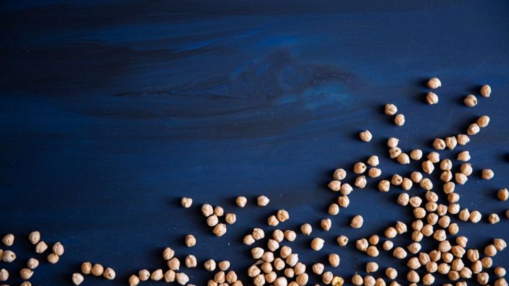 Ceci su una superficie blu cielo