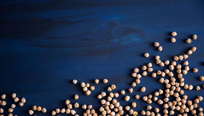 Ceci su una superficie blu cielo