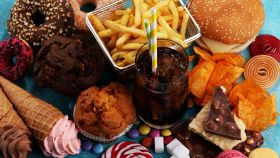 Cibi ultraprocessati, cibo da fast food e dolciumi