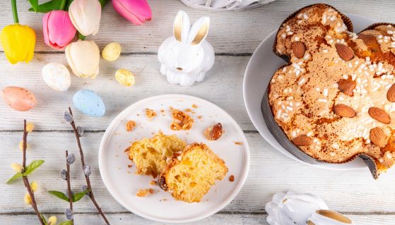 Colomba di Pasqua ricoperta di zucchero e mandorle