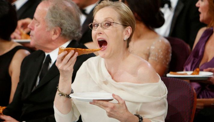 Durante gli Oscar, Meryl Streep mangia la pizza