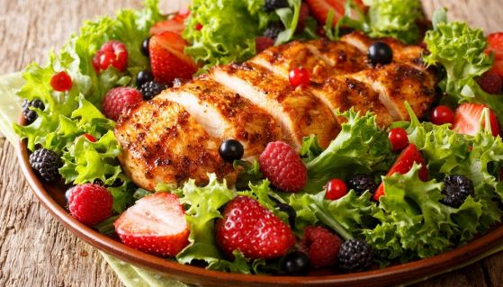 Carne di pollo e frutti di bosco per la mente