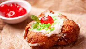 Sfincia di San Giuseppe con ricotta fresca e ciliegia