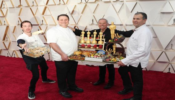 Wolfgang Puck con la sua brigata agli Oscar