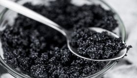 Invitante caviale all'interno di un barattolo di vetro