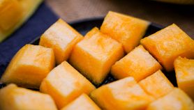 Melone fresco tagliato a cubetti