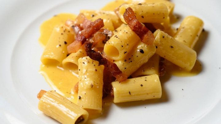 Lo chef (italiano) ci mette la salsiccia e la difende: ne è fiero