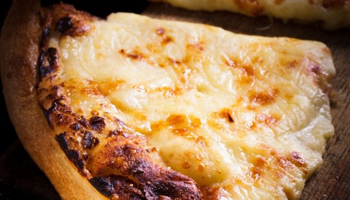 Trancio di pizza bruciacchiato