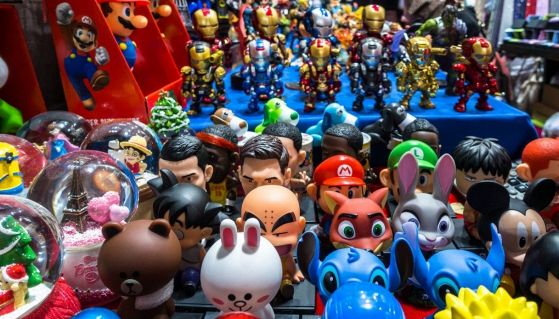 Pupazzi di vari personaggi dei videogiochi e della tv