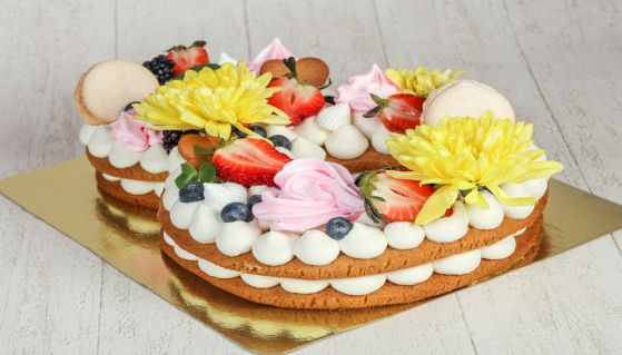 Deliziose cream tart con fiori eduli