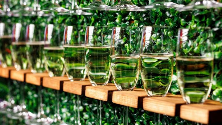 Flute di prosecco in fila