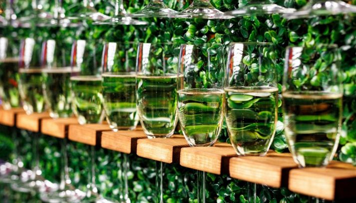 Flute di prosecco in fila