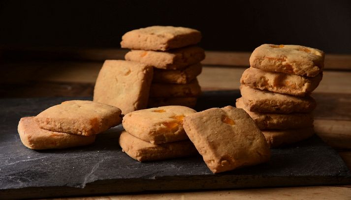 Vassoio con biscotti alle nespole