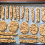 Biscotti senza farina sulla teglia da infornare