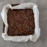 Composto di brownies in teglia