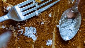 Posate sporche di cibo contaminato