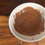Ciotola con cioccolata fusa
