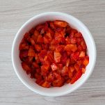 Ciotola con fragole a pezzetti