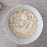 Ciotola con ingredienti focaccia