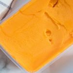 Vaschetta con gelato alle nespole