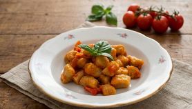 Gnocchi di quinoa con pomodorini e basilico