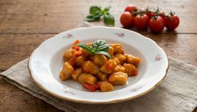 Gnocchi di quinoa con pomodorini e basilico