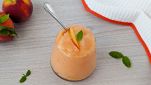 Bicchiere con granita alla frutta