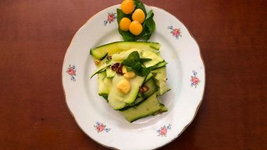 Insalata di zucchine crude al basilico