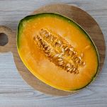 Tagliare melone a metà