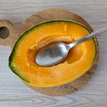 Eliminare semi dal melone