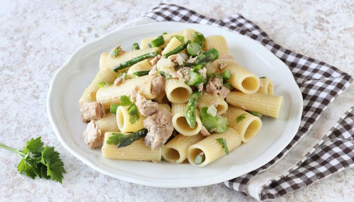 Pasta asparagi e tonno