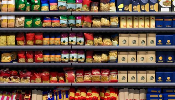 Pennette lisce artigianali di marche diverse al supermercato