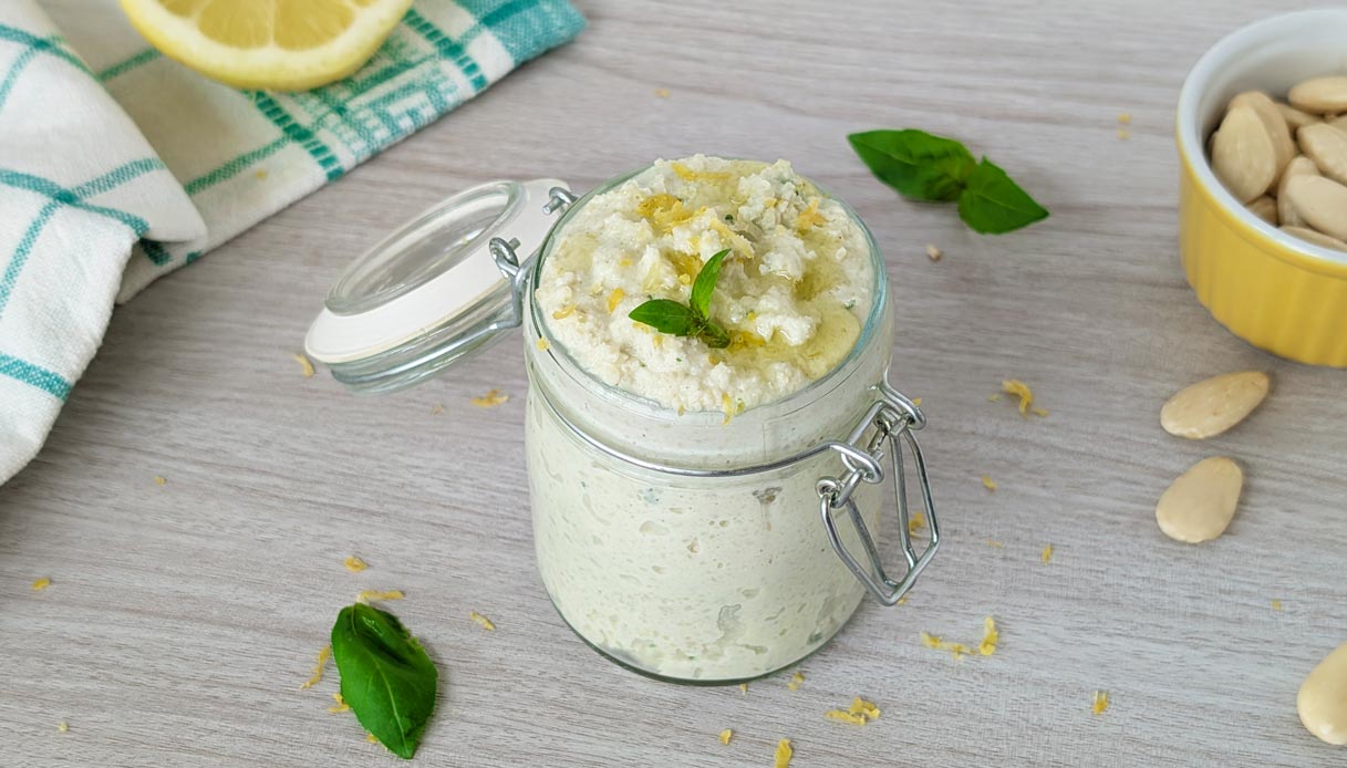 Pesto di limoni e mandorle