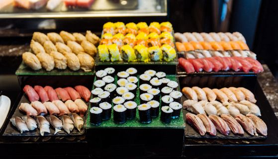 Sushi diversi al ristorante
