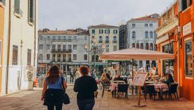 Quanto si spende per un menu turistico? Il prezzo medio che sorprende chi va in vacanza